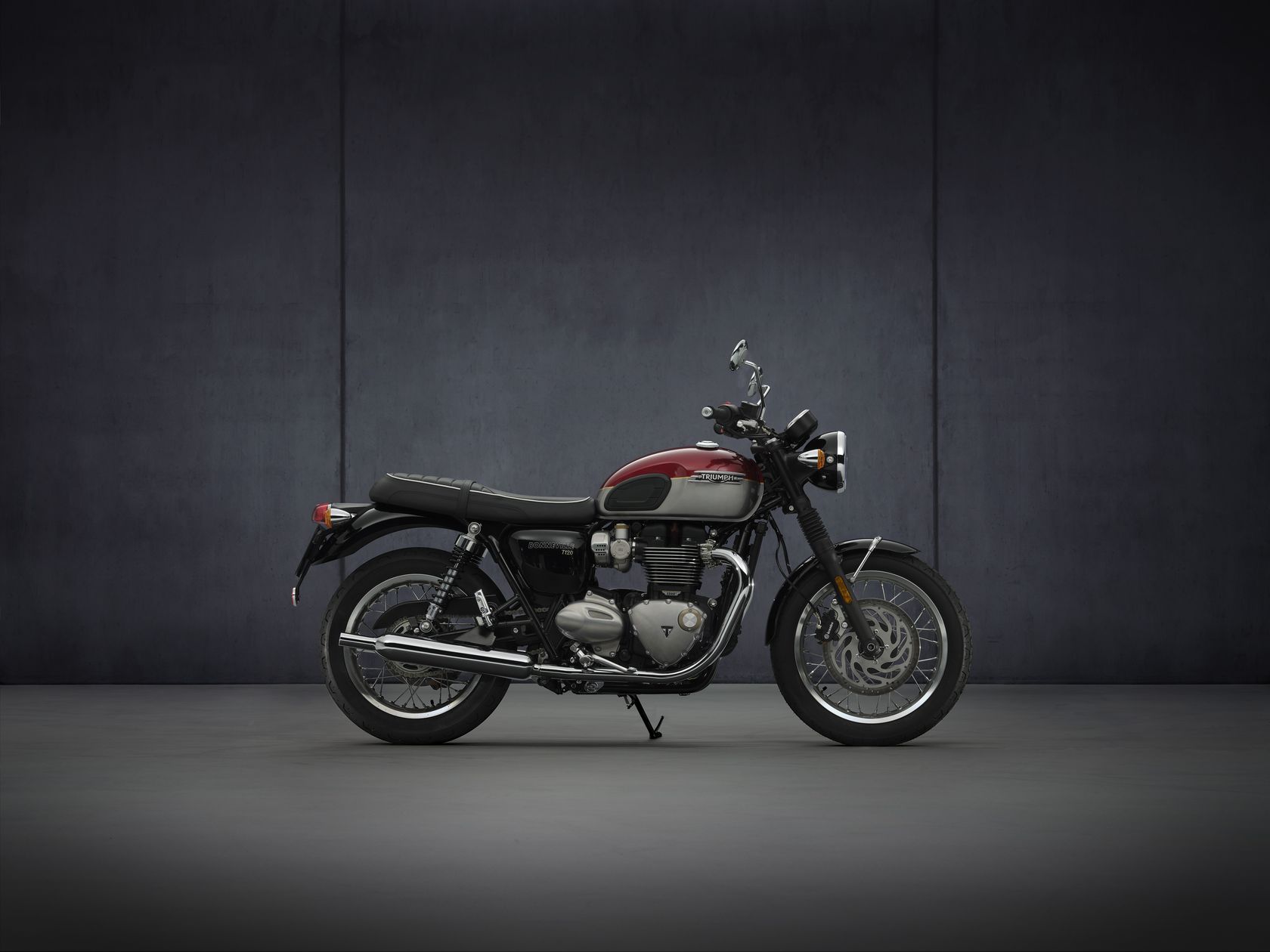 Triumph Bonneville T120 2024 de profil