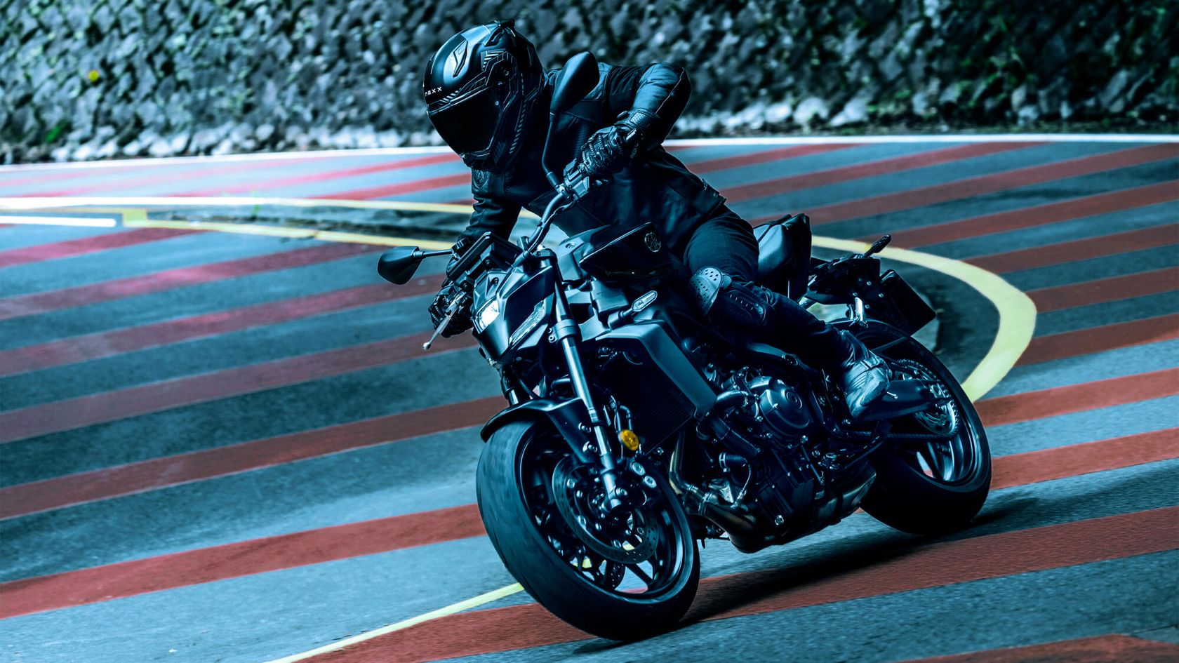 Yamaha MT-09 Y-AMT 2025 en action