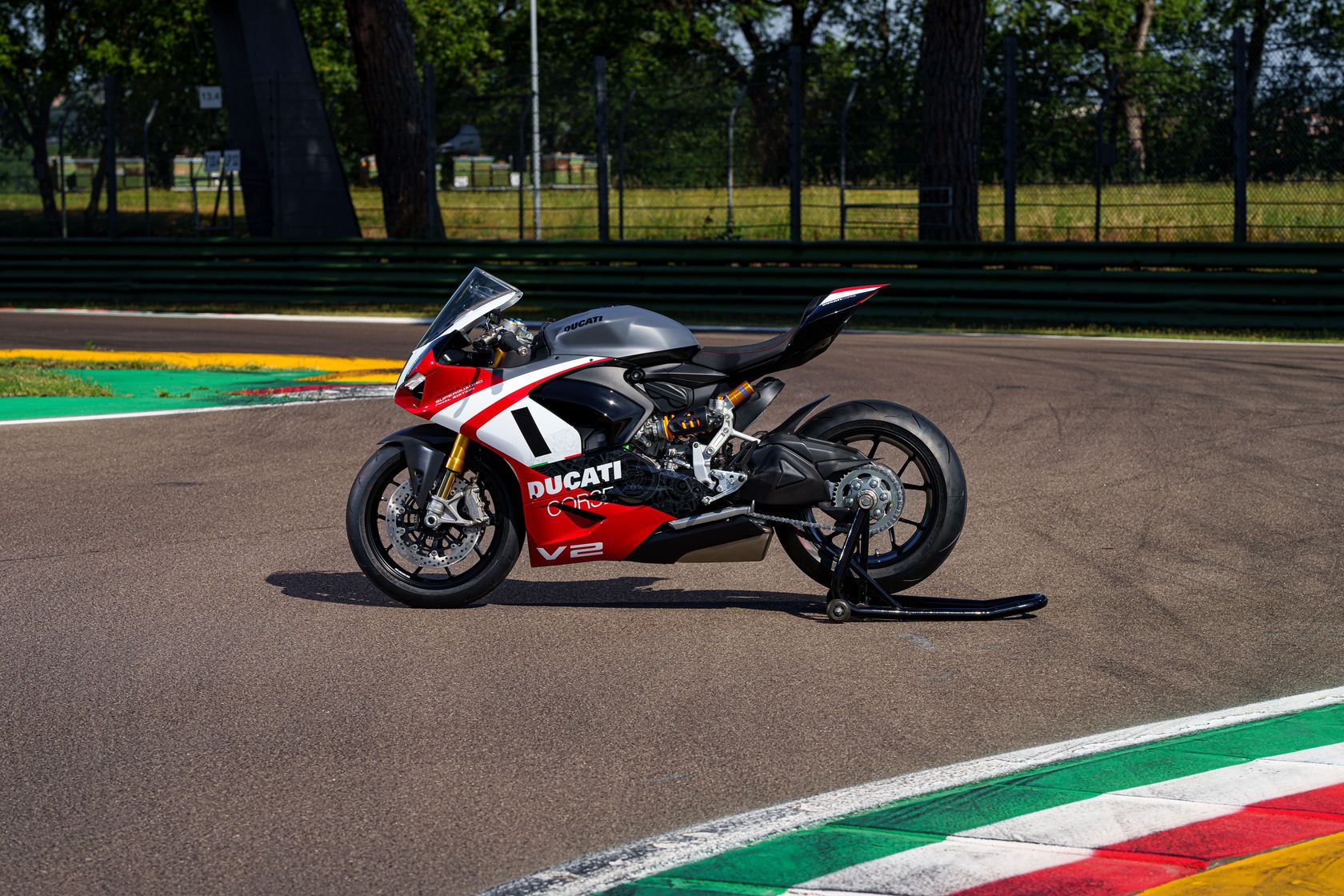 Ducati Panigale V2 Superquadro Final Edition en statique