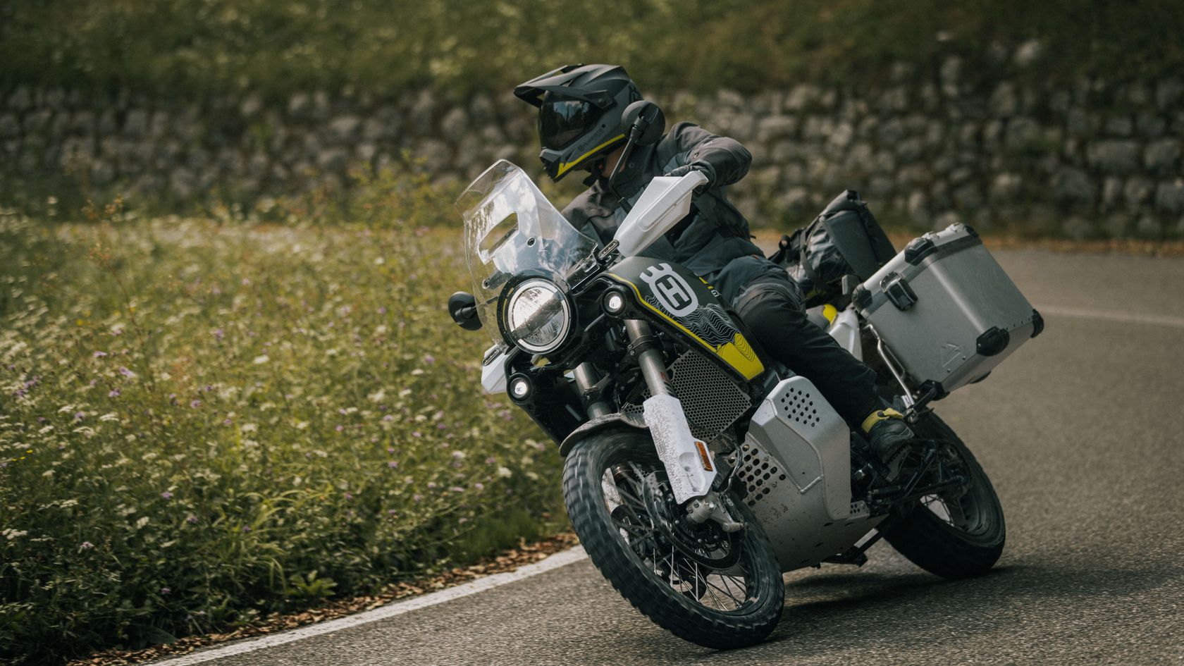 Husqvarna Norden 901 Expedition 2025 sur route