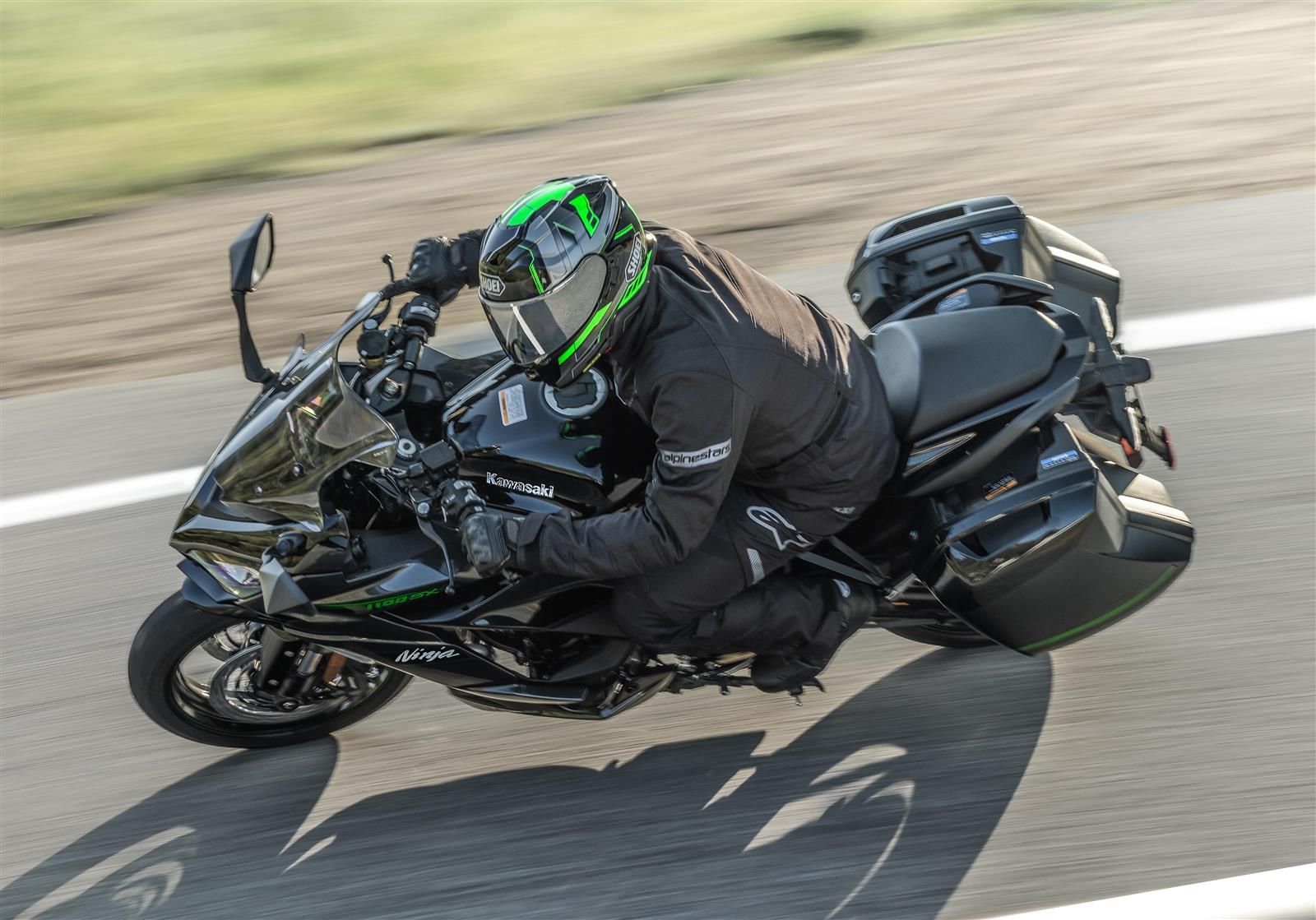 Kawasaki 1100SX 2025 en action