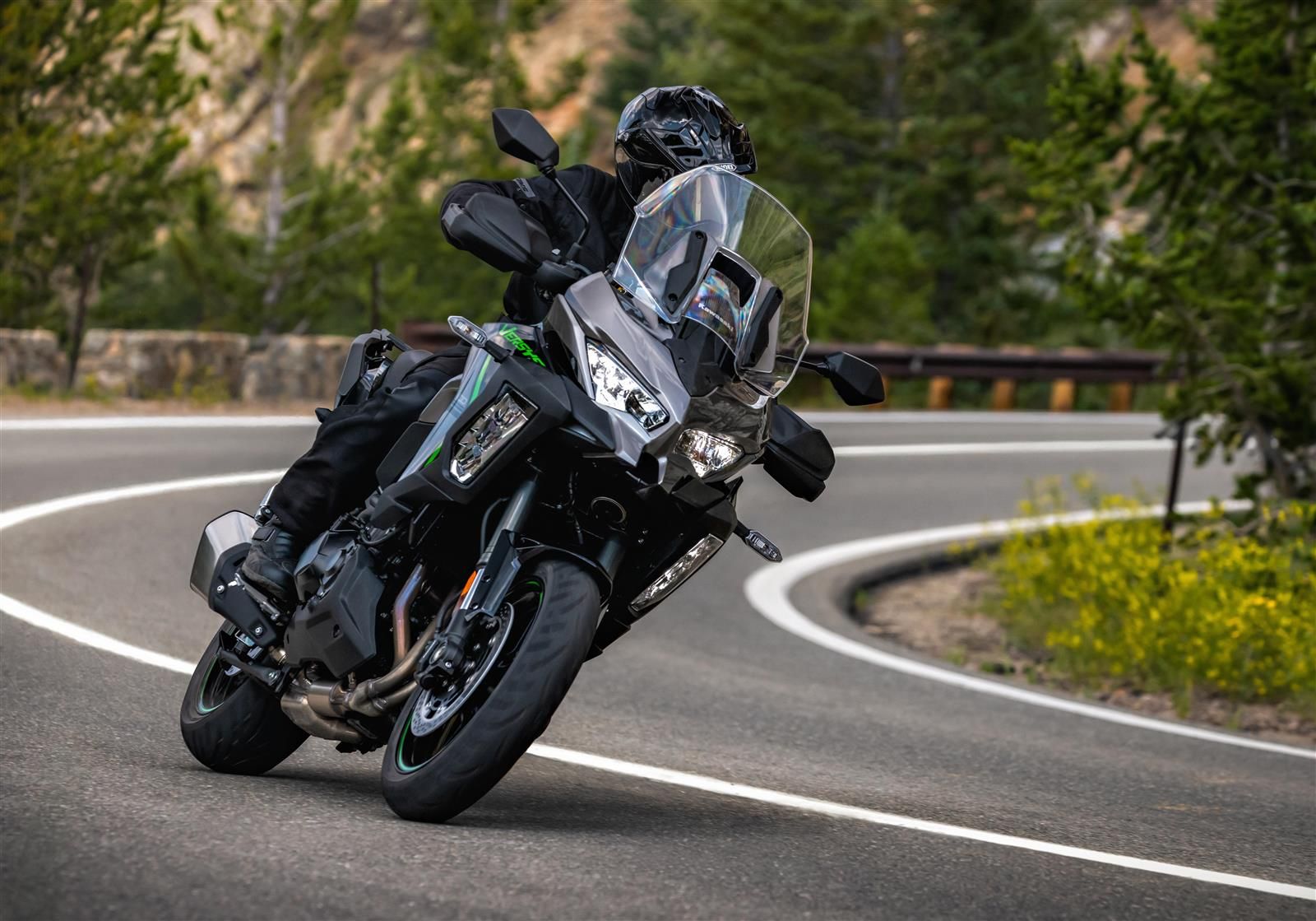 Kawasaki Versys 1100 SE 2025 en action