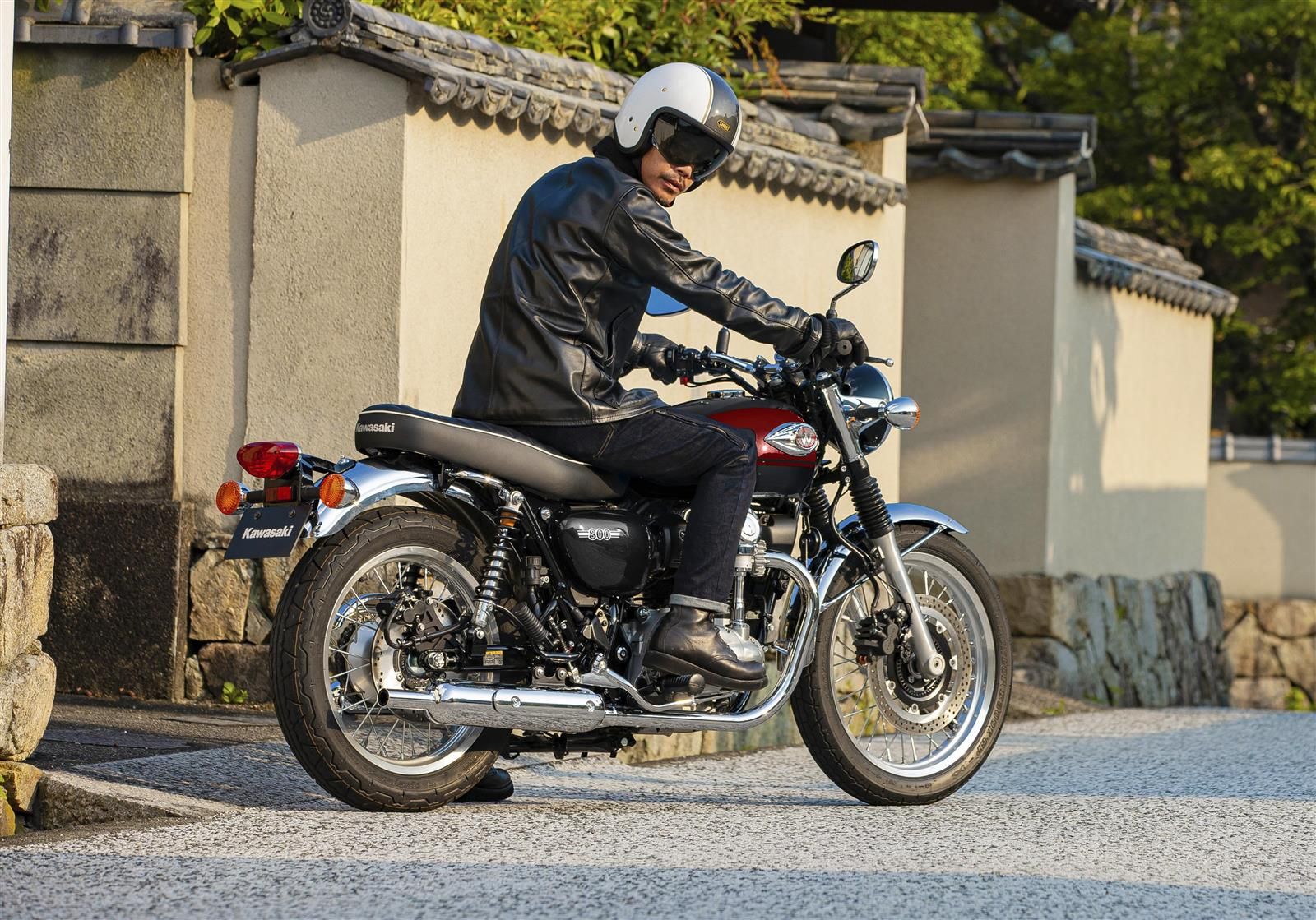 Kawasaki W800 2024 en statique