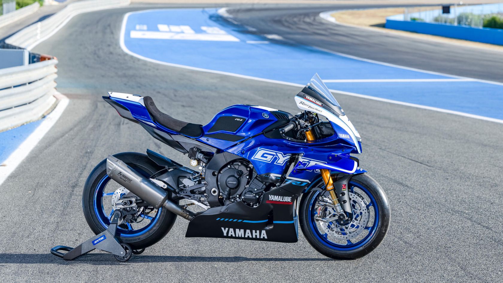 Yamaha R1 GYTR 2025 équipée