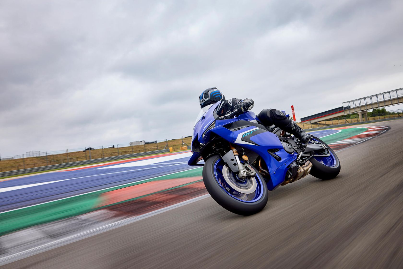 Yamaha R9 2025 en action