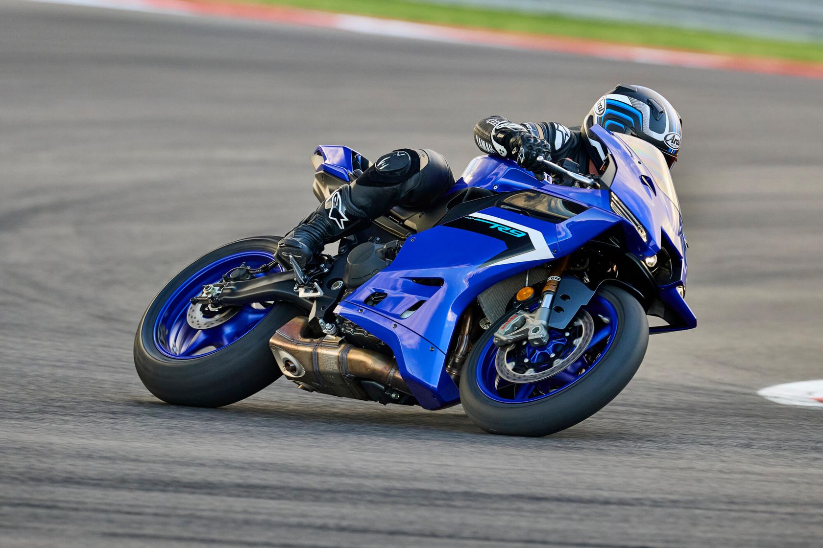 Yamaha R9 2025 sur circuit