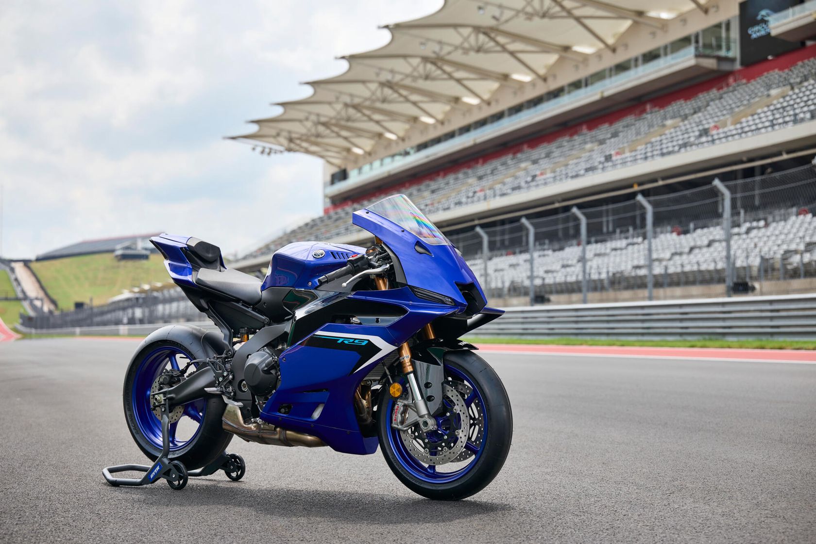 Yamaha R9 2025 en statique