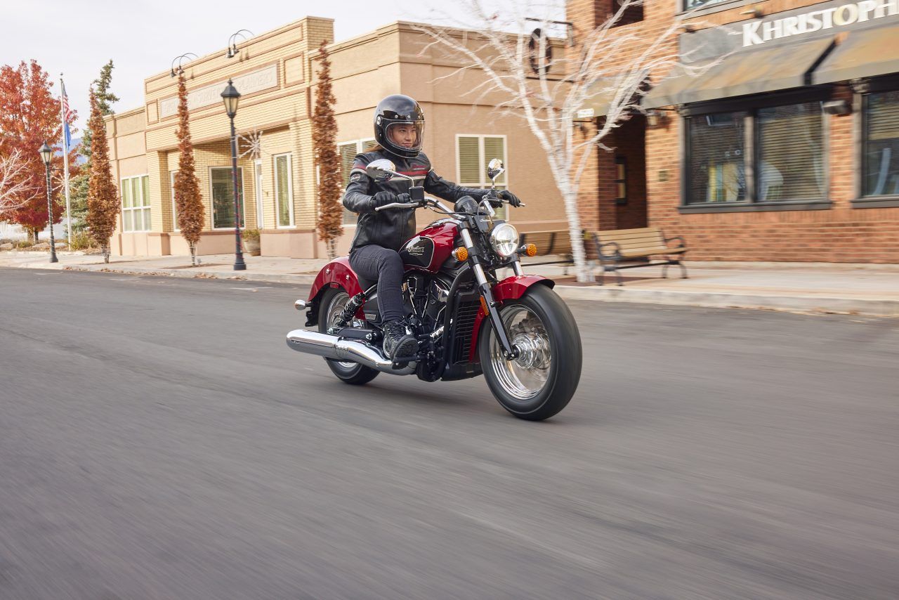 Indian Scout Classic 2025 en action