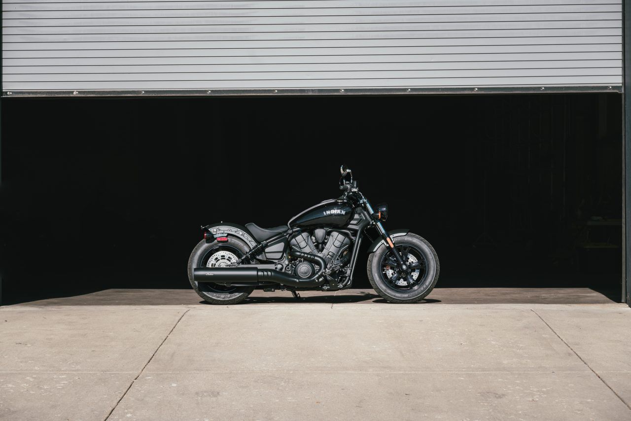 Indian Scout Sixty Bobber 2025 de profil