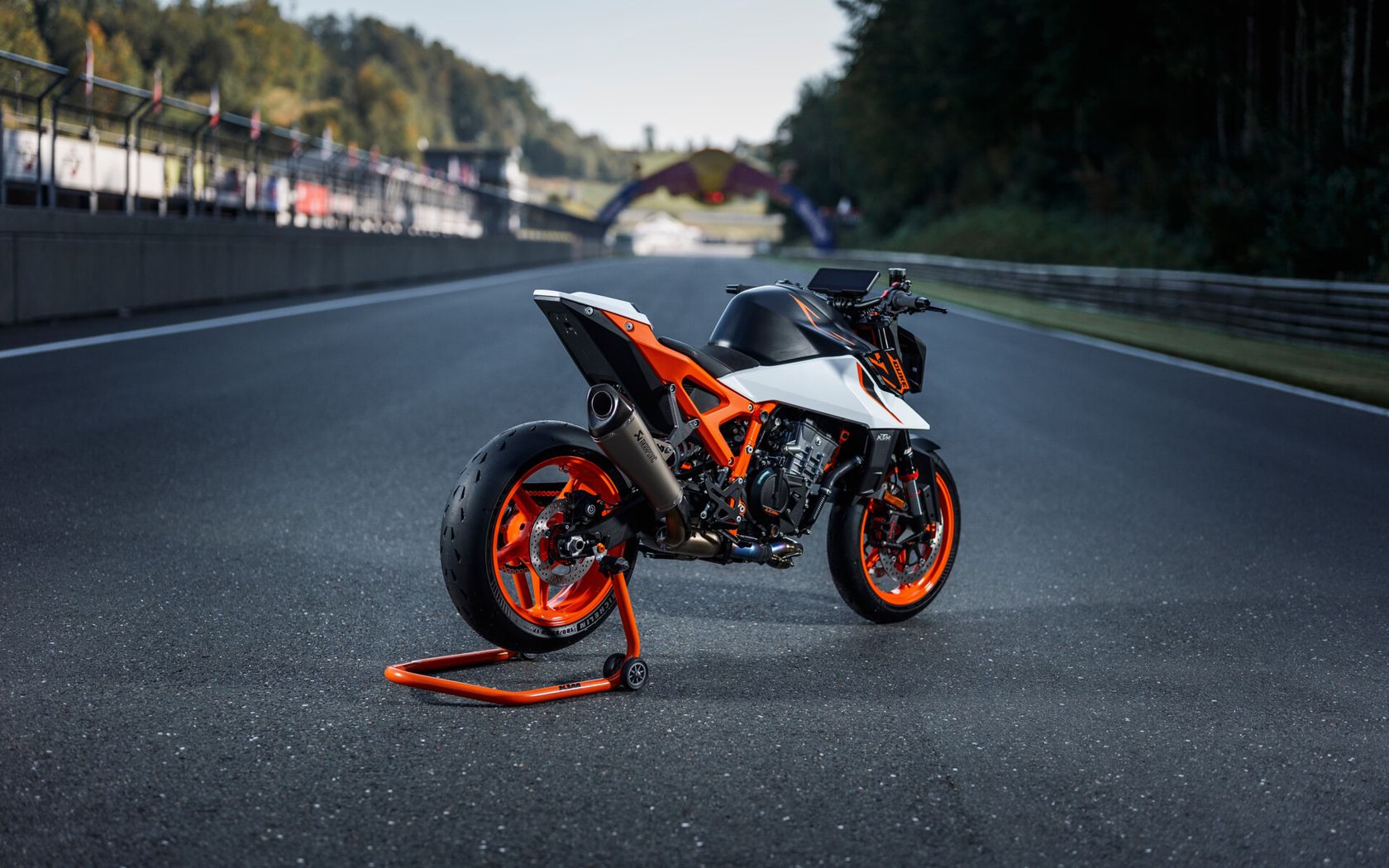 KTM 990 Duke R 2025 vue arrière droit