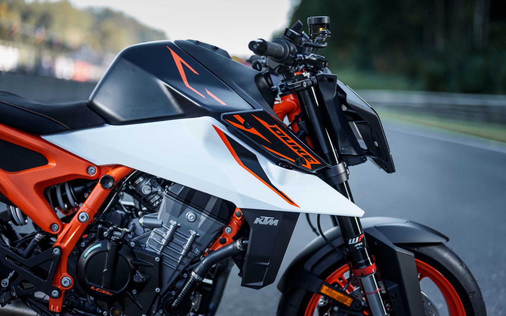 KTM 990 Duke R 2025 en détail