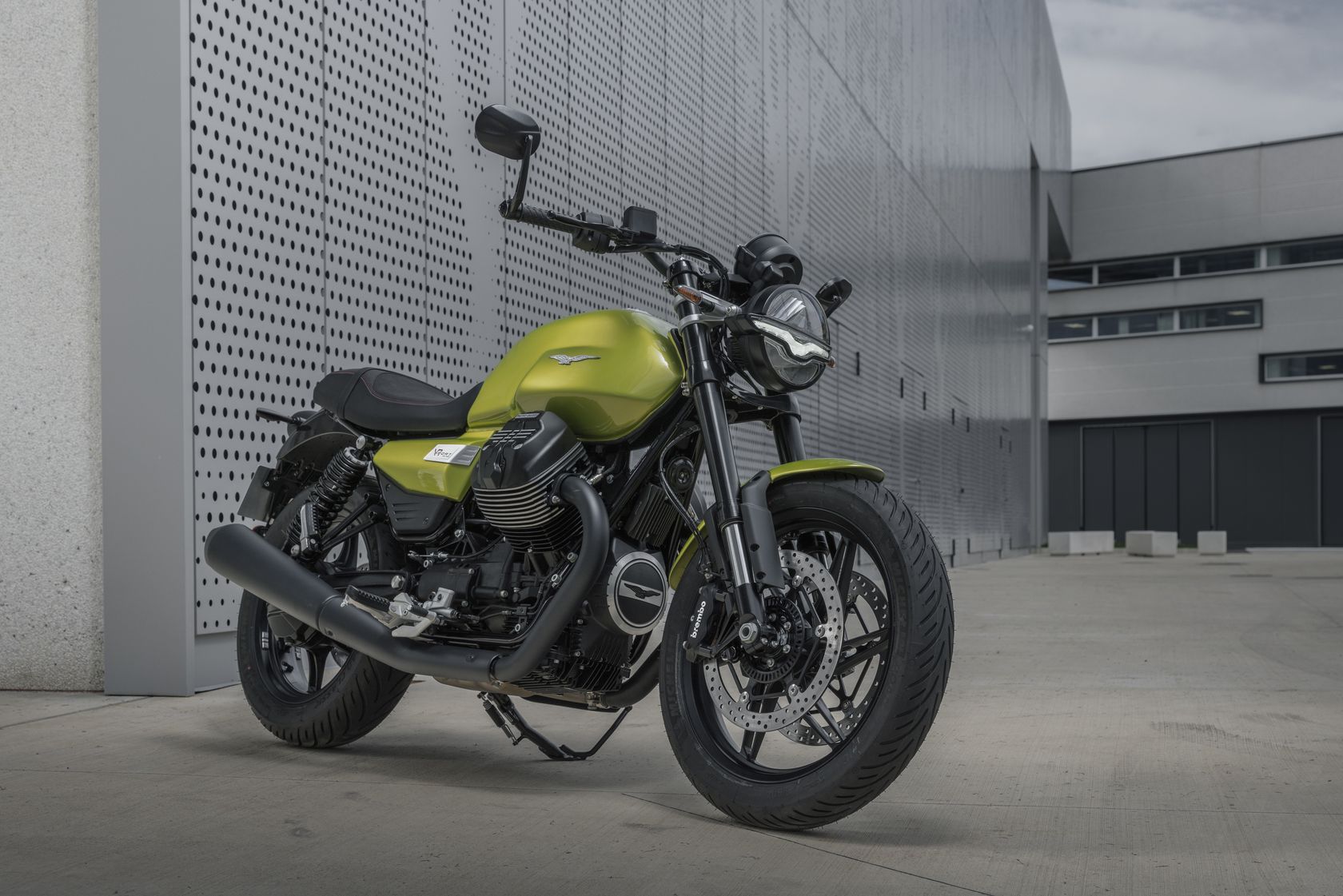 Moto-Guzzi V7 Sport 2025 vue avant droit