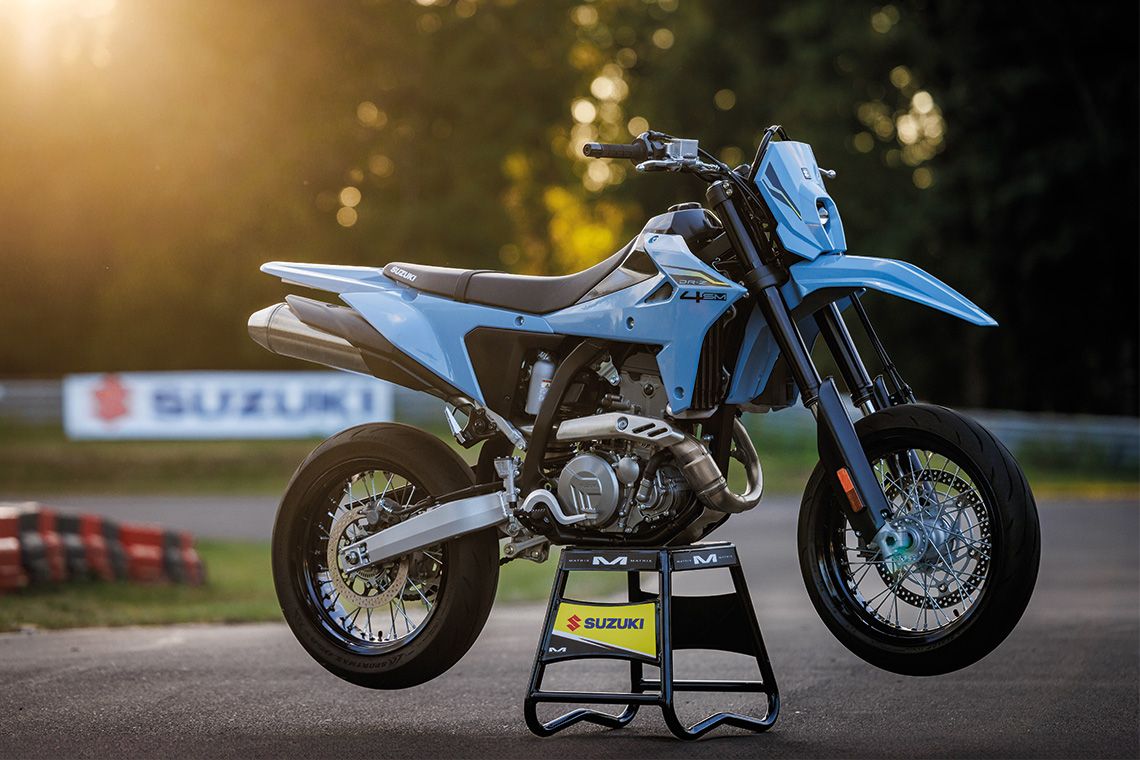 Suzuki DR-Z4SM 2025 en statique