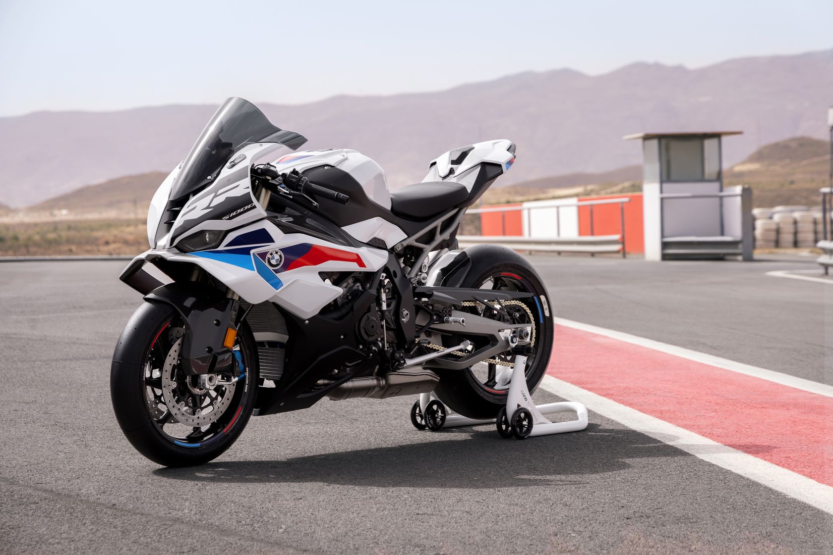 BMW S1000RR 2025 vue avant droit