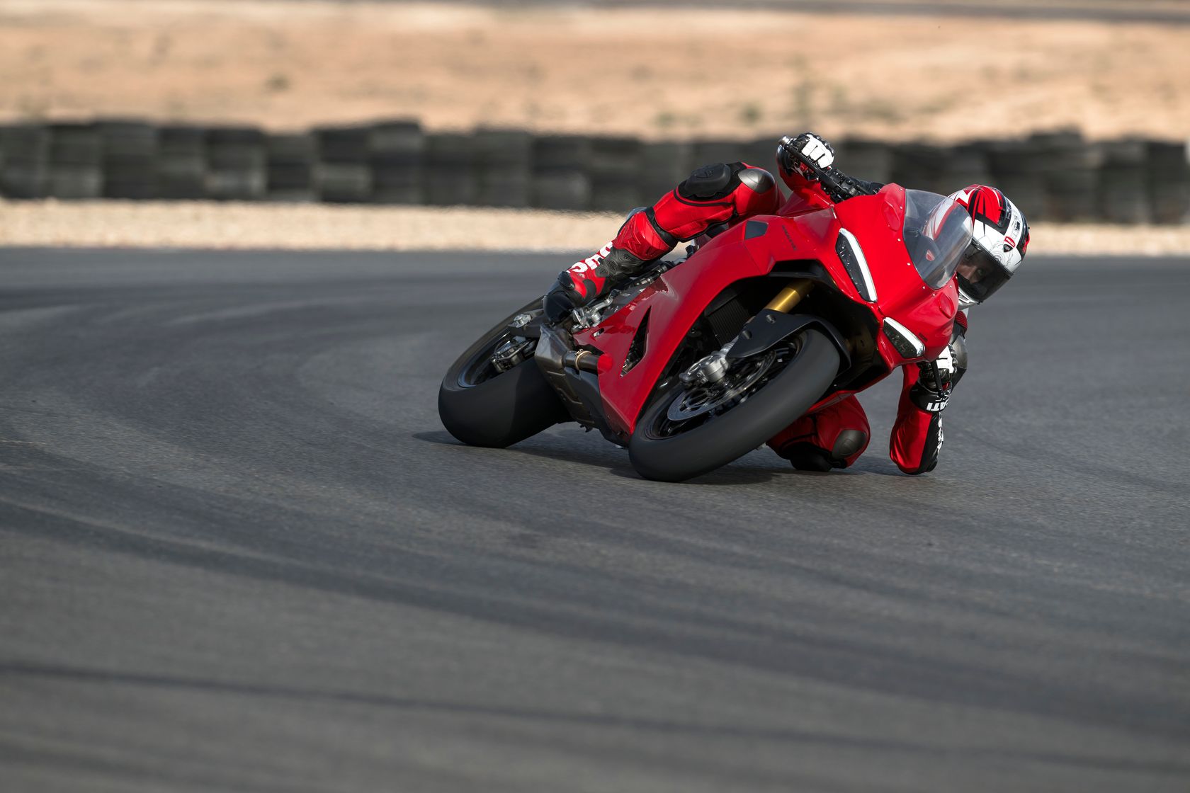 Ducati Panigale V2S 2025 en action