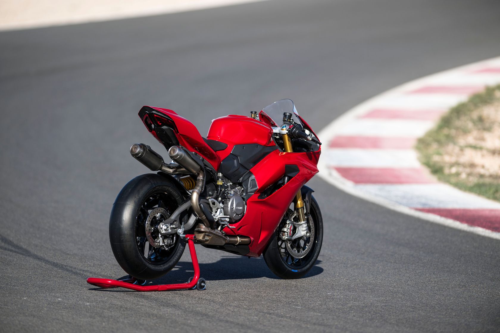 Ducati Panigale V2S 2025 vue arrière droit