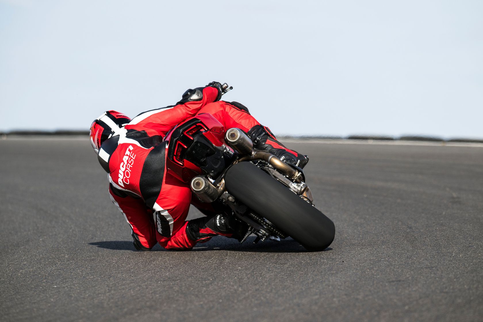 Ducati Panigale V2S 2025 sur piste