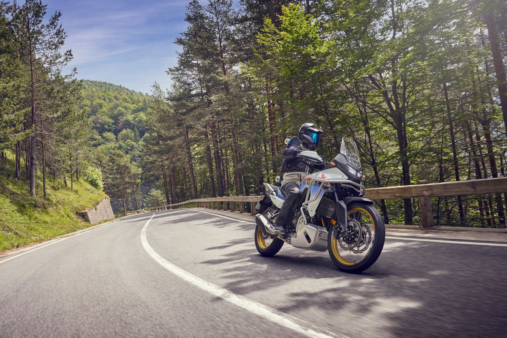 Honda 750 Transalp 2025 sur route