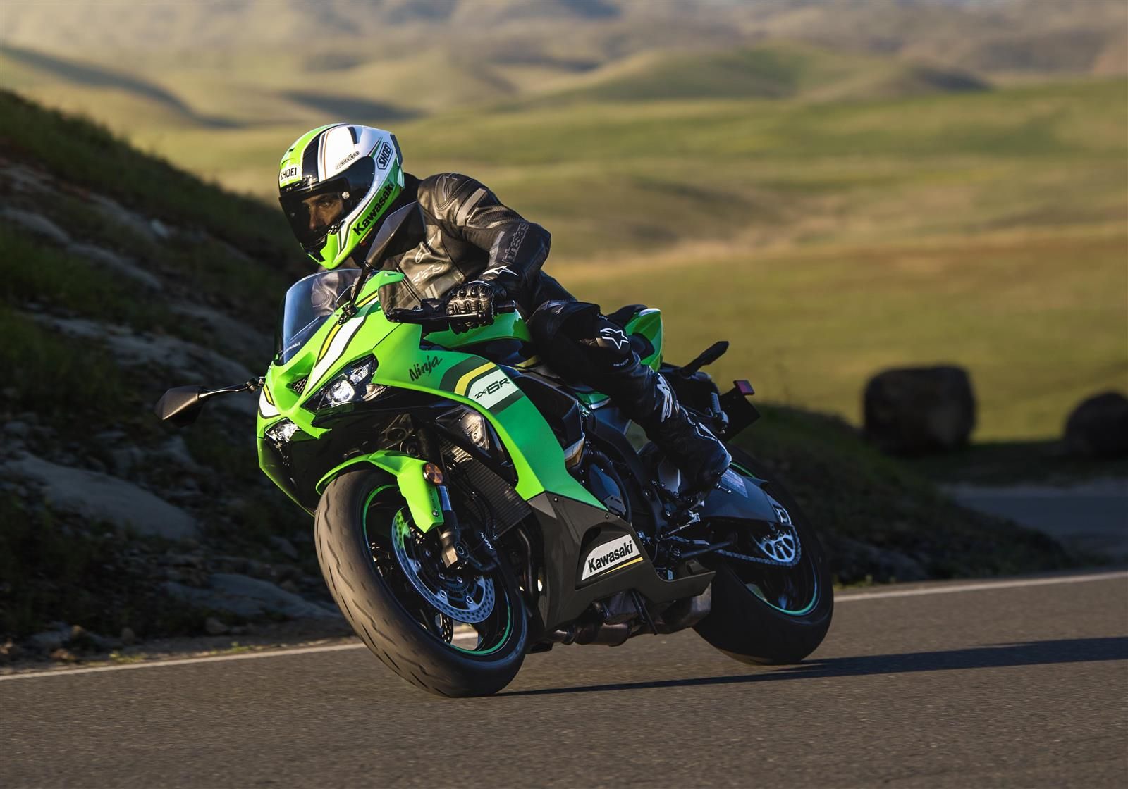 Kawasaki ZX-6R 2025 vue avant gauche