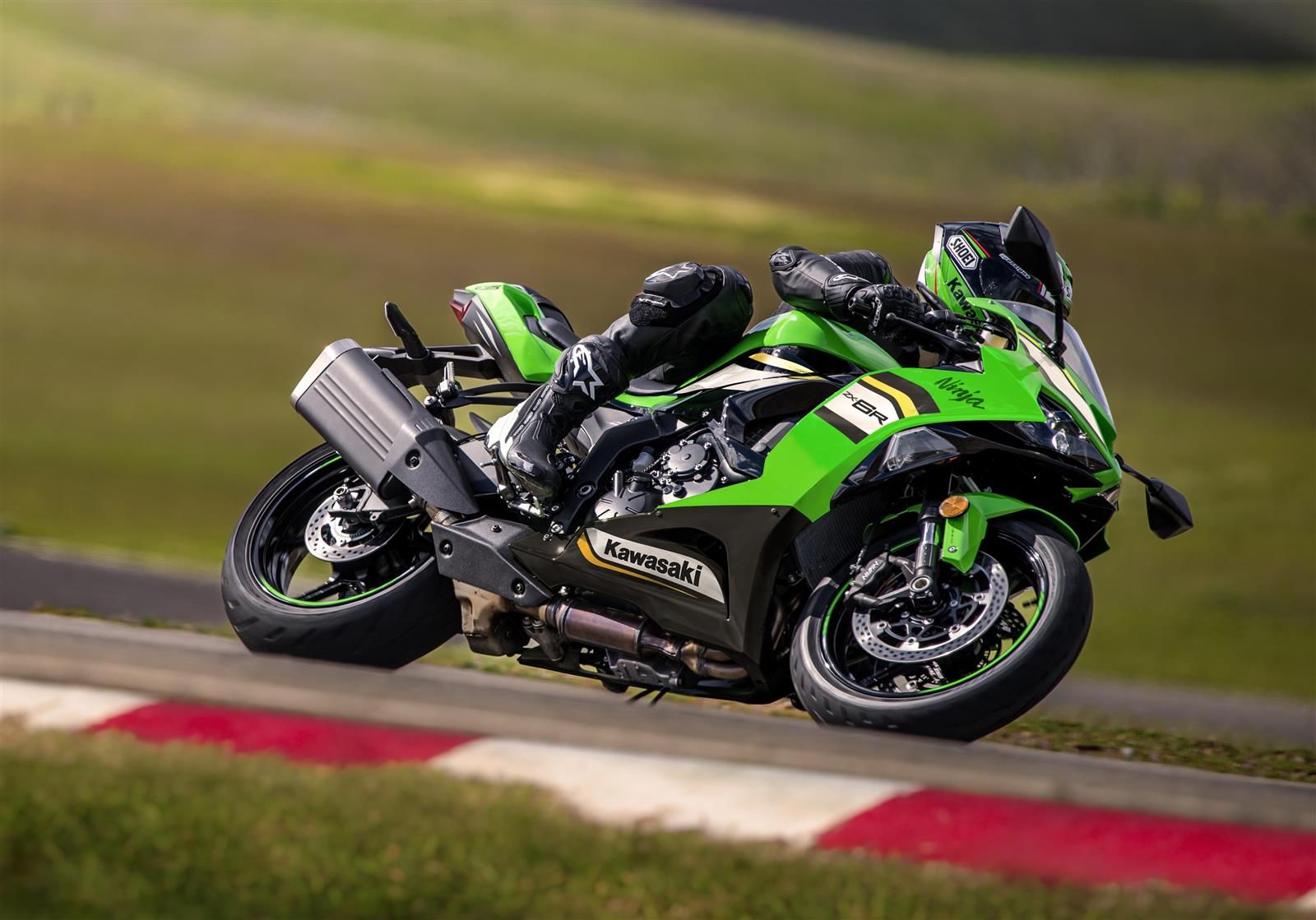 Kawasaki ZX-6R 2025 sur circuit