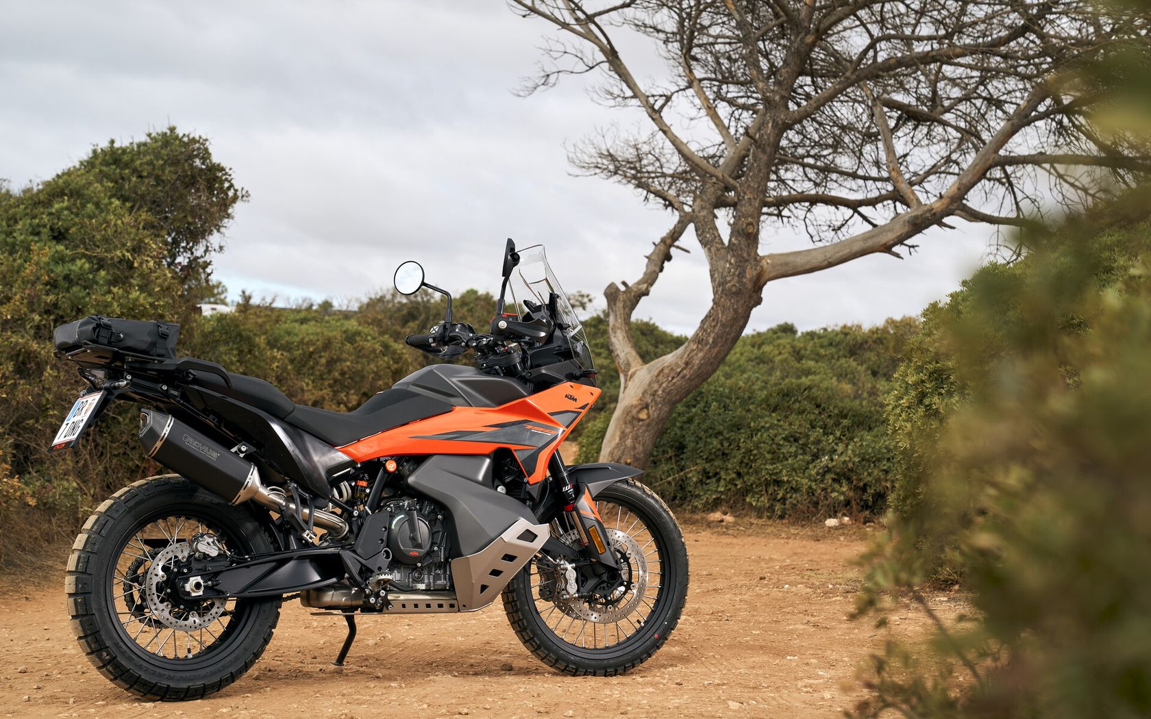 KTM 790 Adventure 2025 sur les chemins