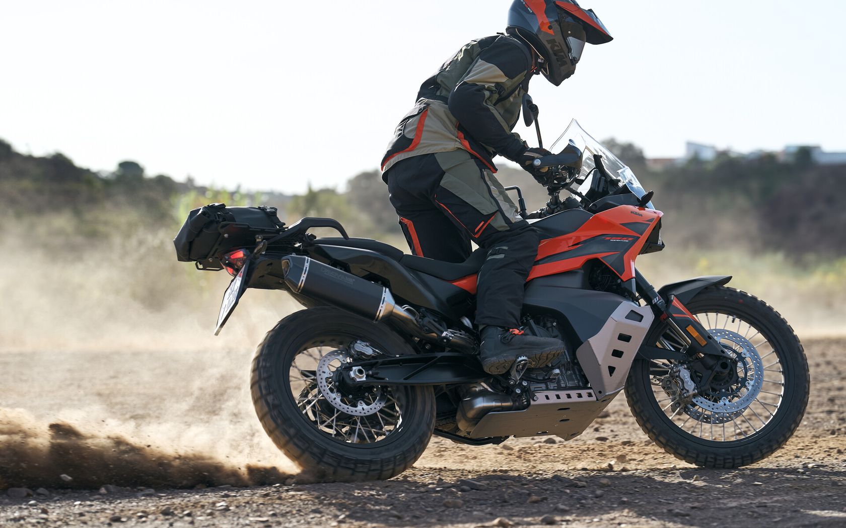 KTM 790 Adventure 2025 en glisse