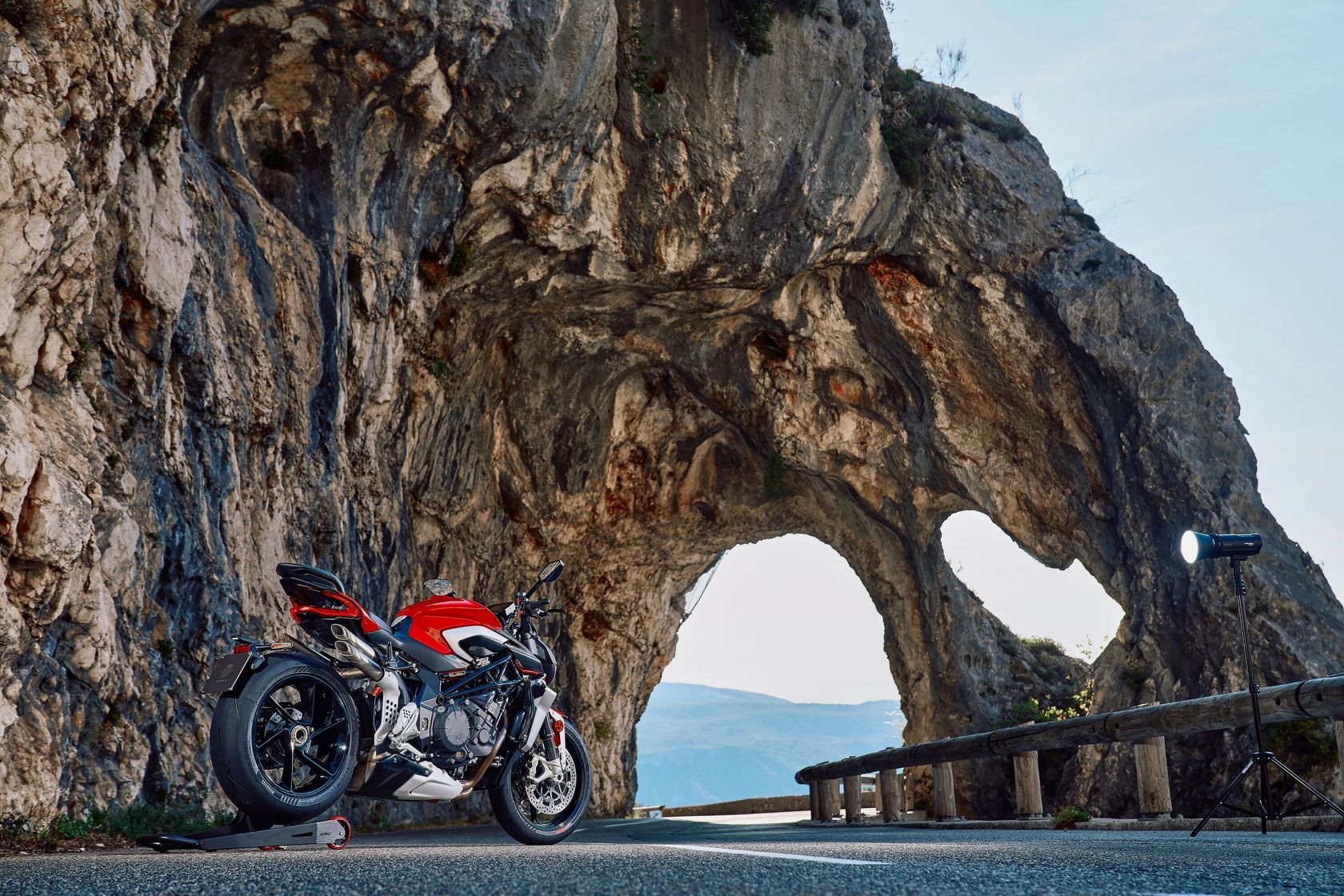 MV Agusta Brutale 1000 Ottantesimo 2025 vue arrière droit