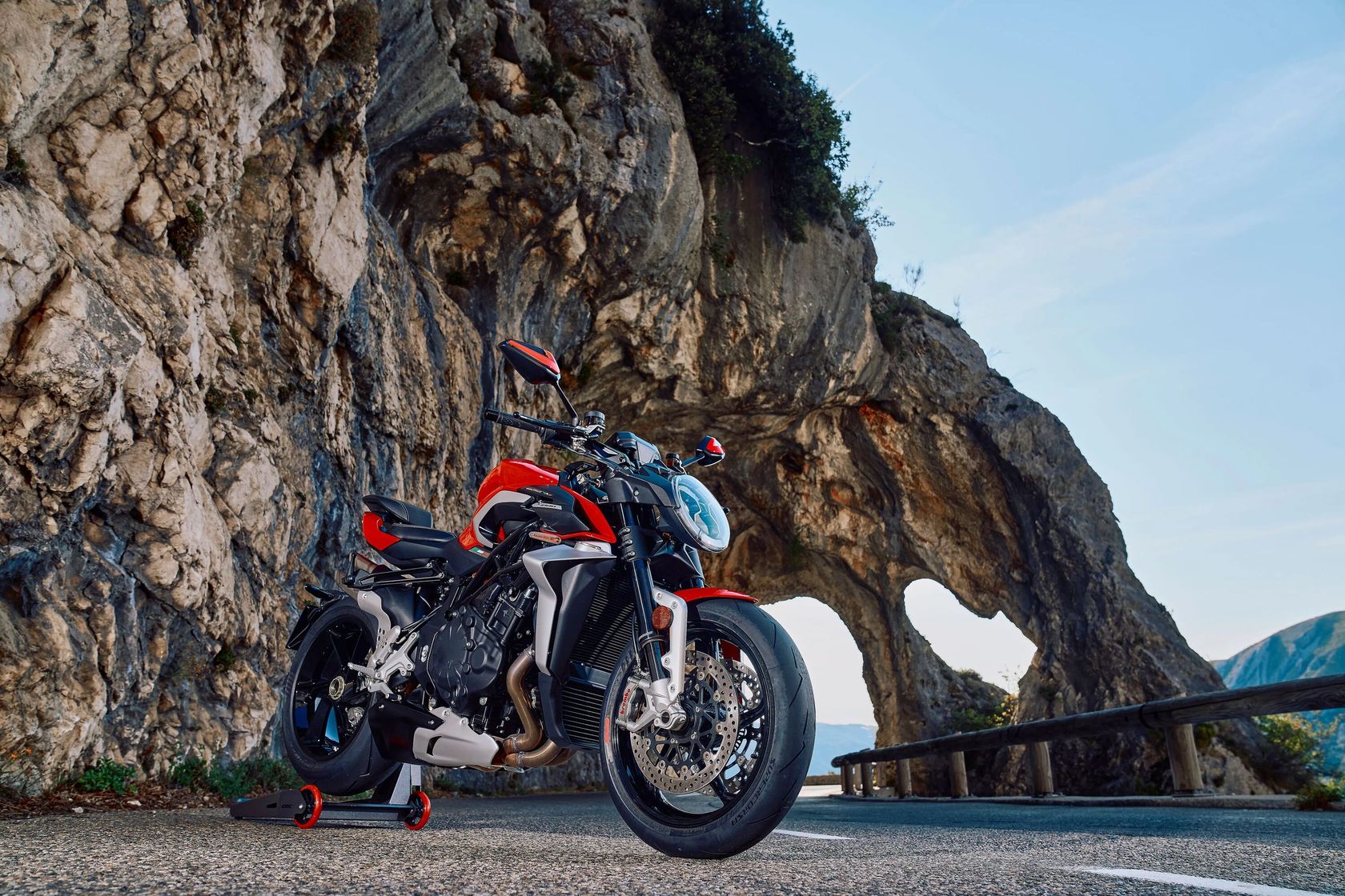 MV Agusta Brutale 1000 Ottantesimo 2025 vue avant droit