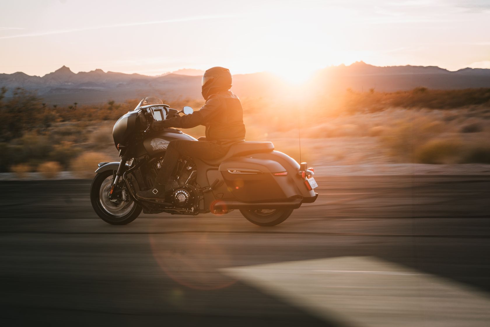 Indian Chieftain Dark Horse 112 2025 sur route