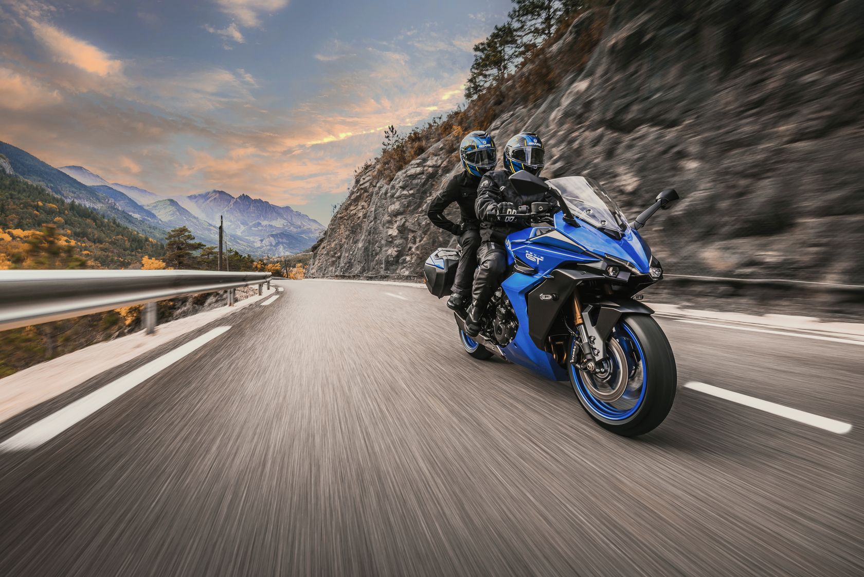 Suzuki GSX-S1000GT + 2025 sur route