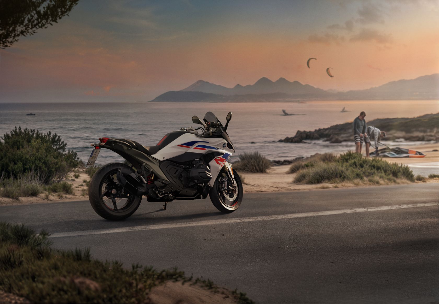 BMW R 1300 RS 2025 vue arrière droit