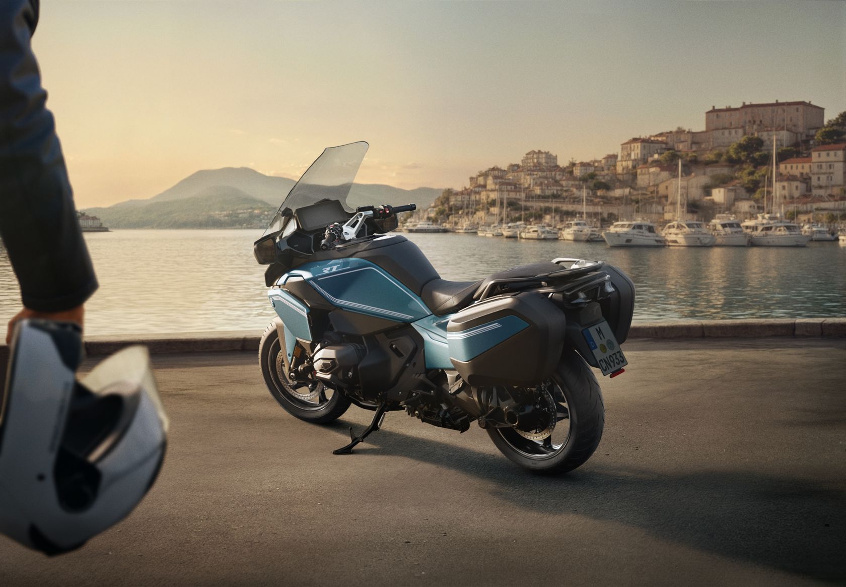 BMW R 1300 RT 2025 vue arrière gauche