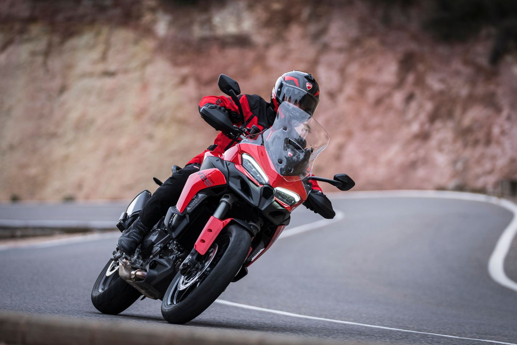 Ducati Multistrada V2 S 2025 en action