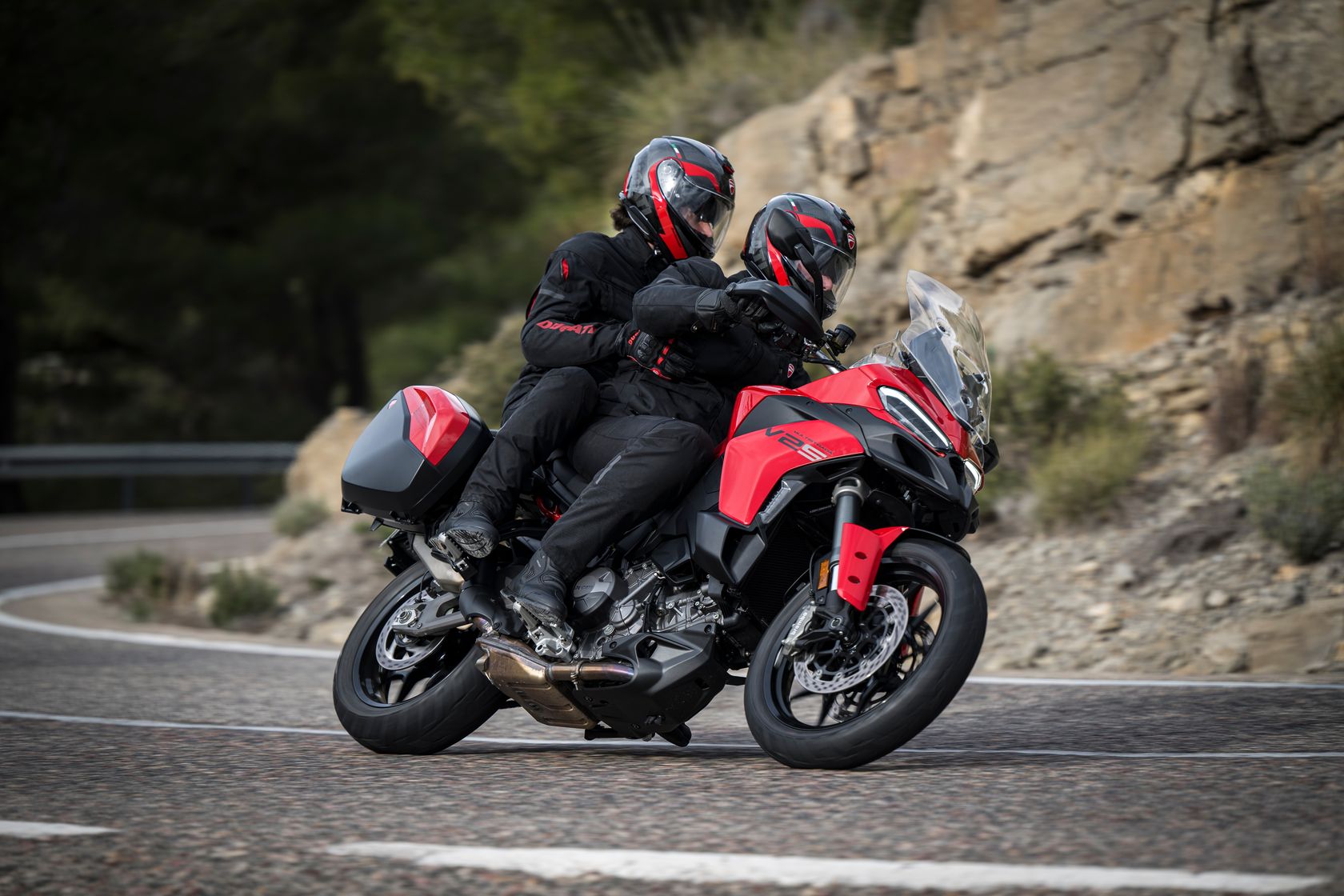 Ducati Multistrada V2 S 2025 en duo
