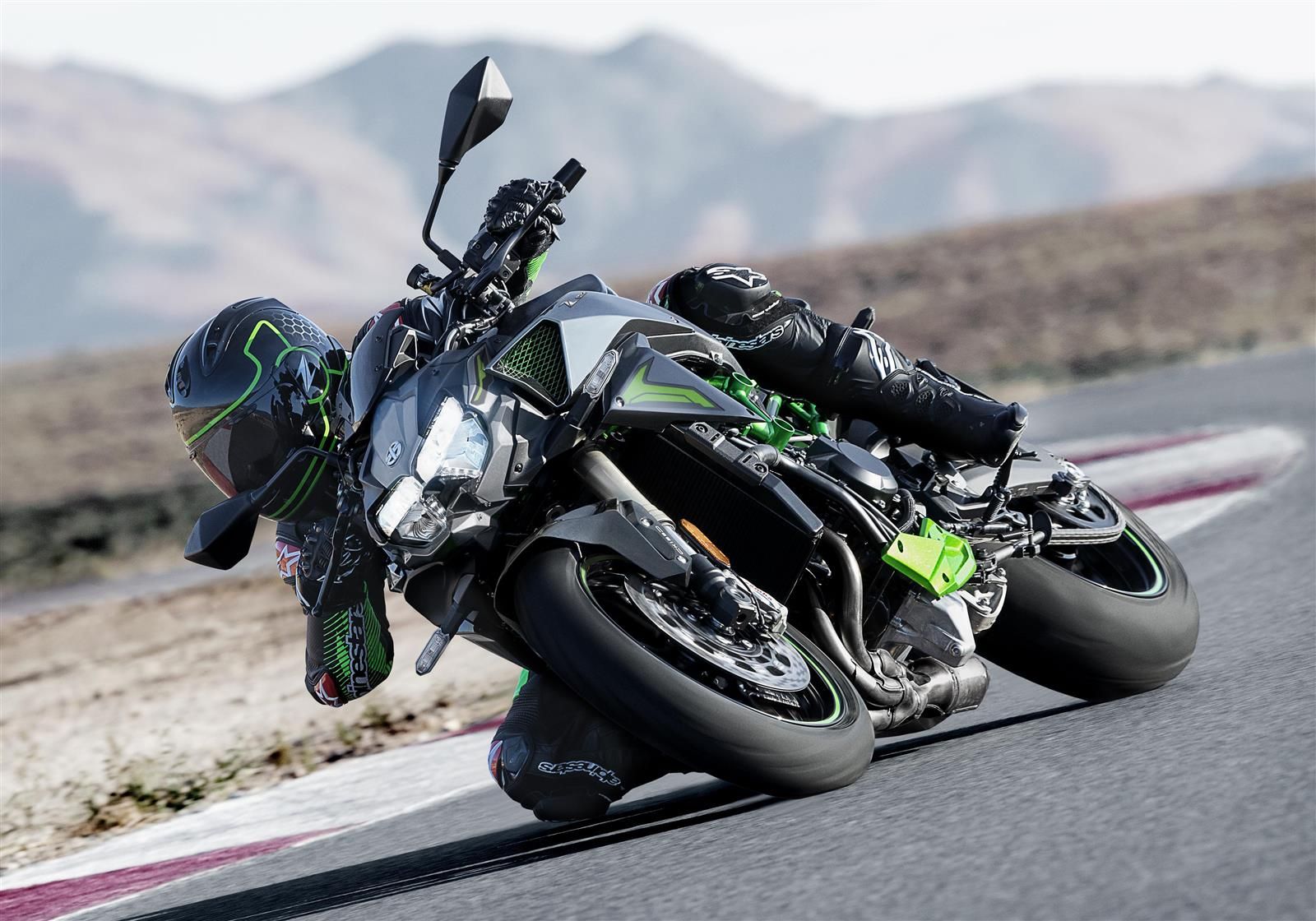 Kawasaki Z H2 SE 2025 sur l'angle