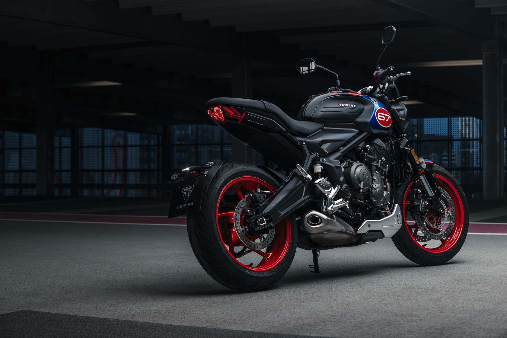 Triumph Trident édition Tribute 2025 vue arrière-droit