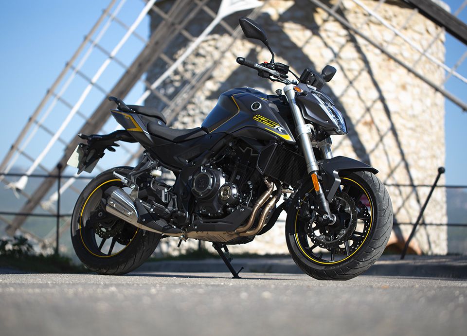 Voge 525R 2025 vue avant droit