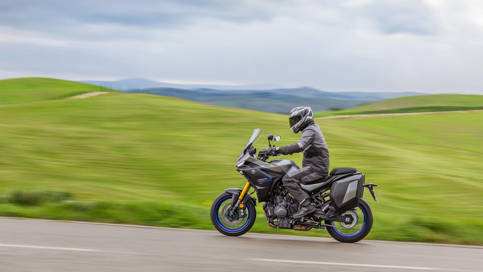 Yamaha Tracer 7 GT 2025 de profil