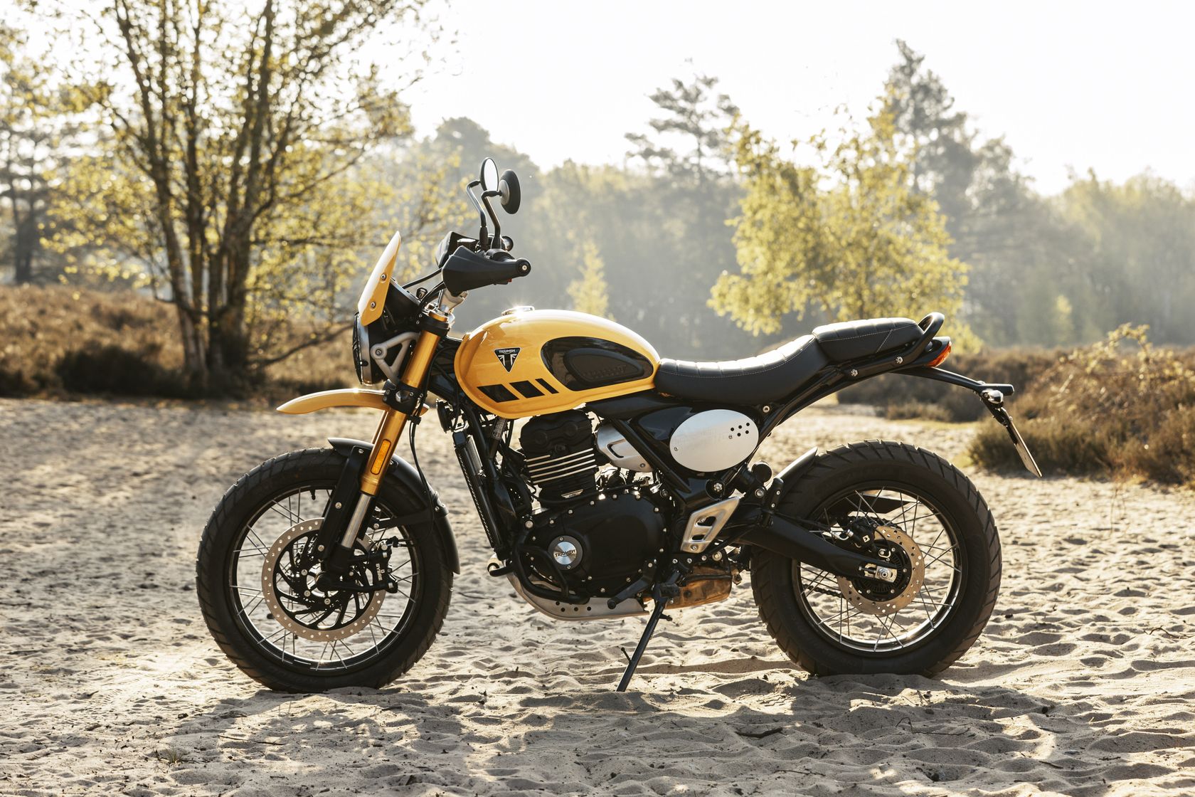 Triumph Scrambler 400 XC 2025 de profil