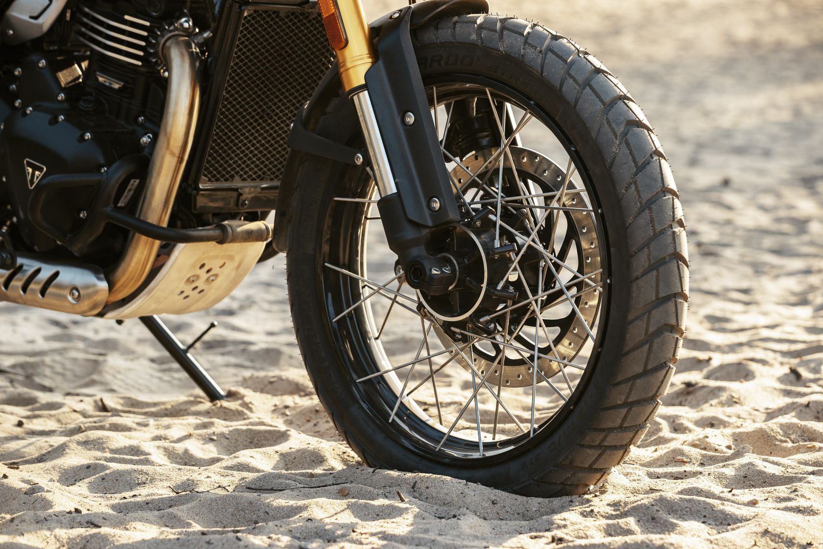 Train avant Triumph Scrambler 400 XC 2025