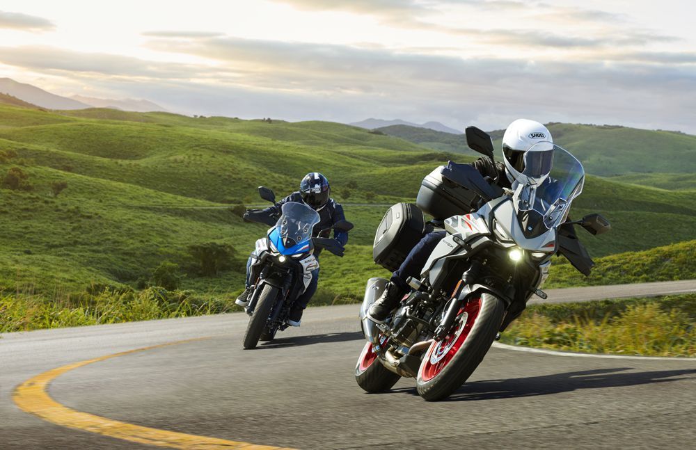 Suzuki SV-7 GX 2026 en montagne Suzuki SV-7 GX 2026 en montagne