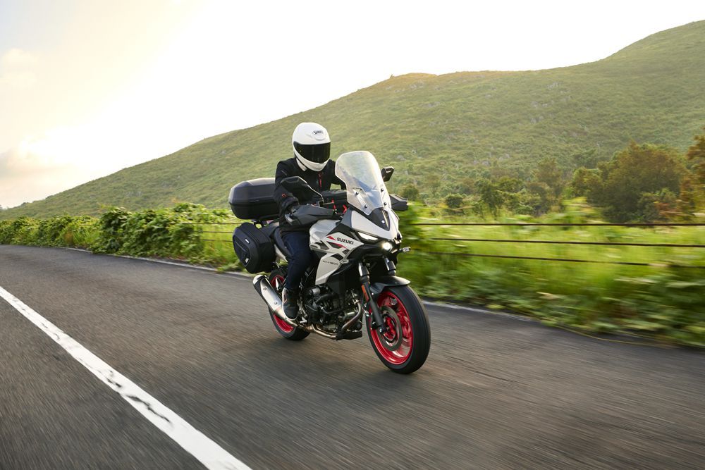 Suzuki SV-7 GX 2026 en voyage Suzuki SV-7 GX 2026 en voyage