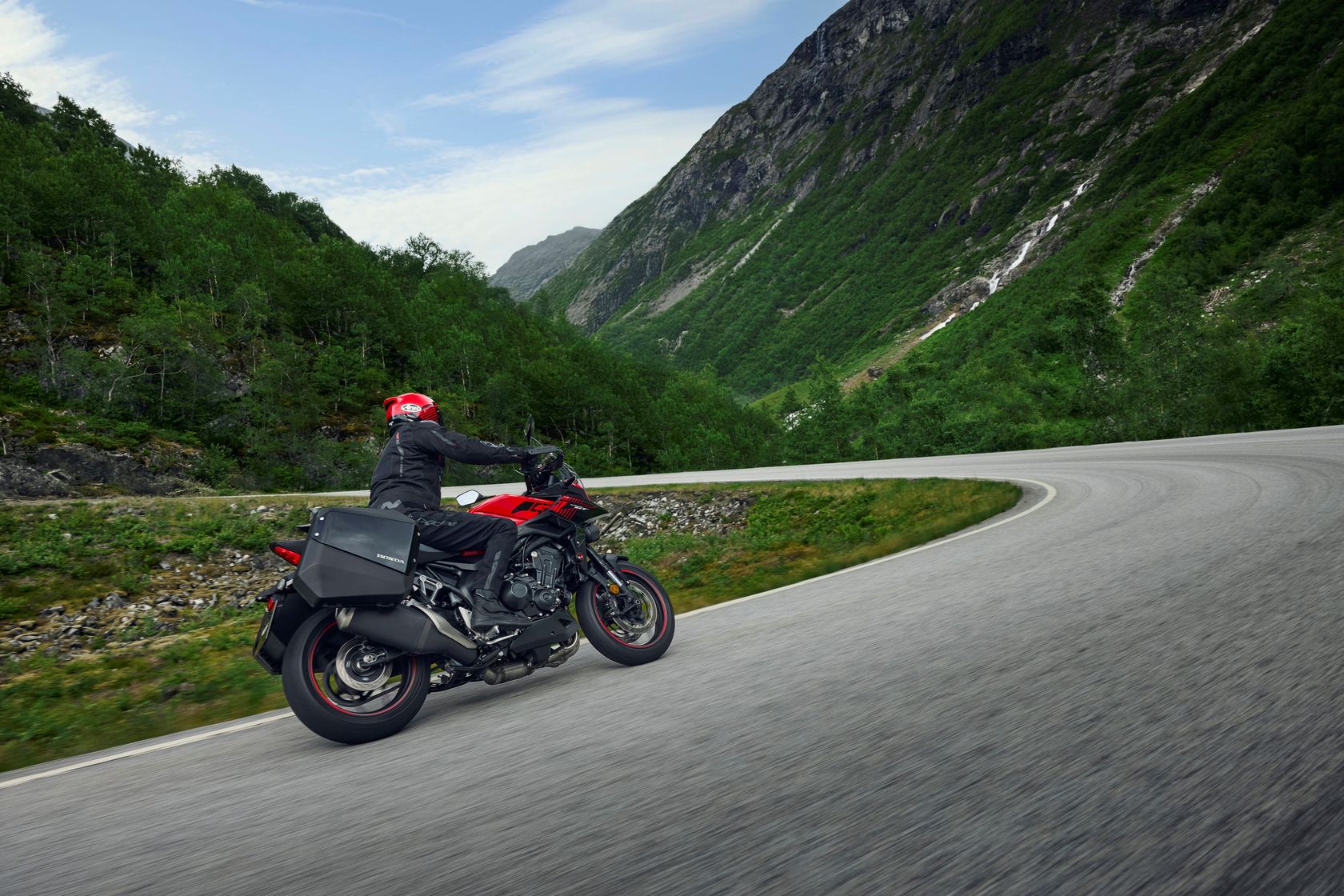 Honda CB1000GT 2026 en action