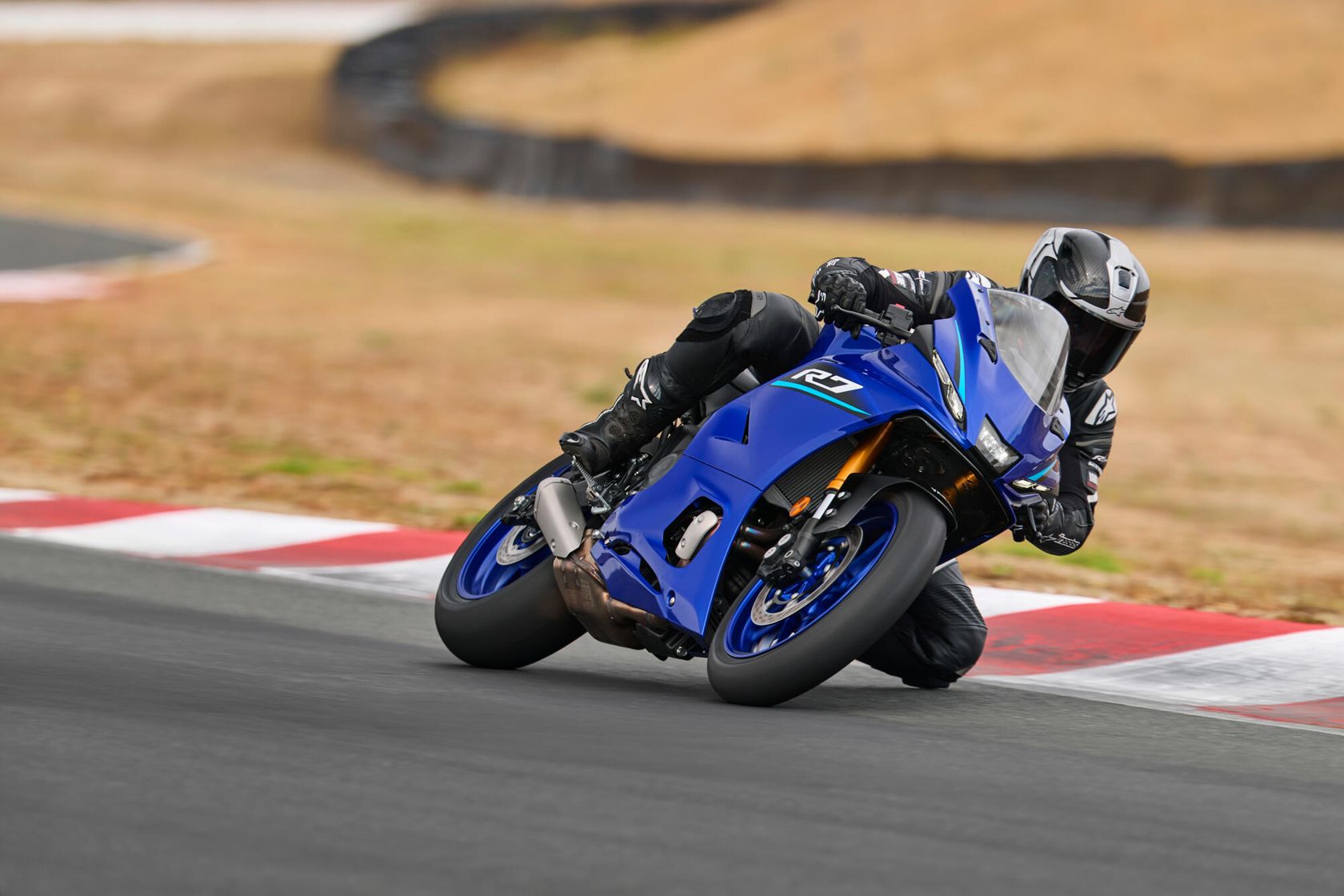 Yamaha R7 2026 sur piste