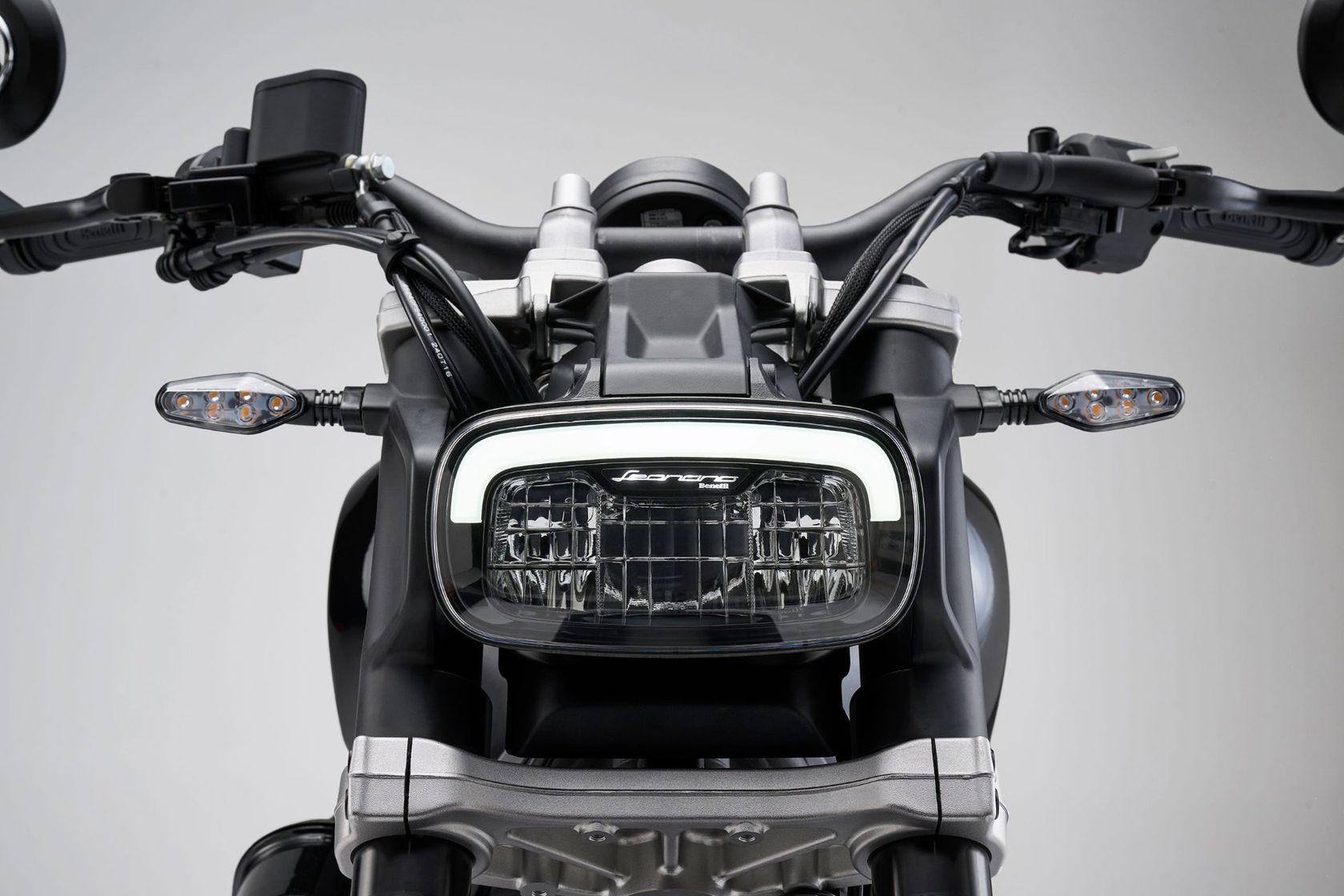 Phare Benelli Leoncino Bobber 400 2026