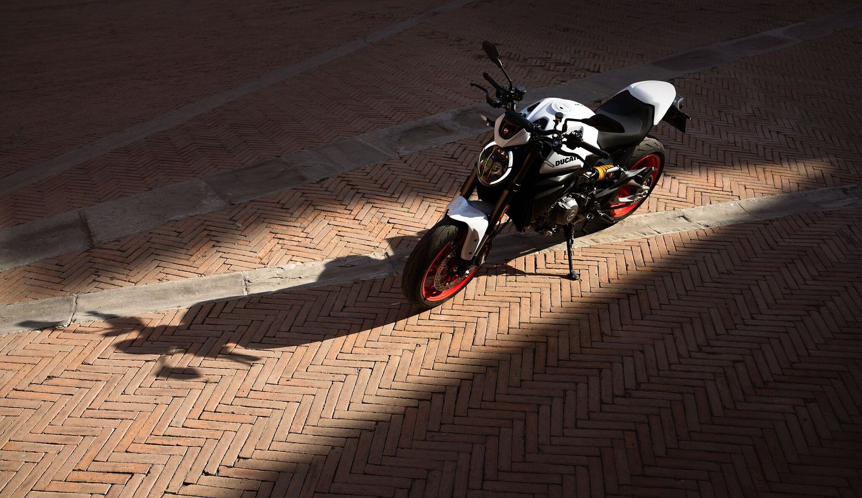 Ducati Monster 2026 vue du dessus