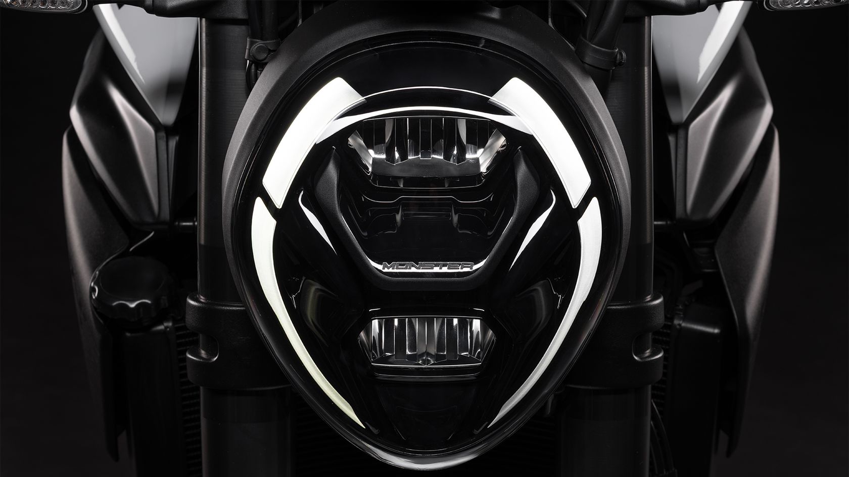 Phare Ducati Monster 2026