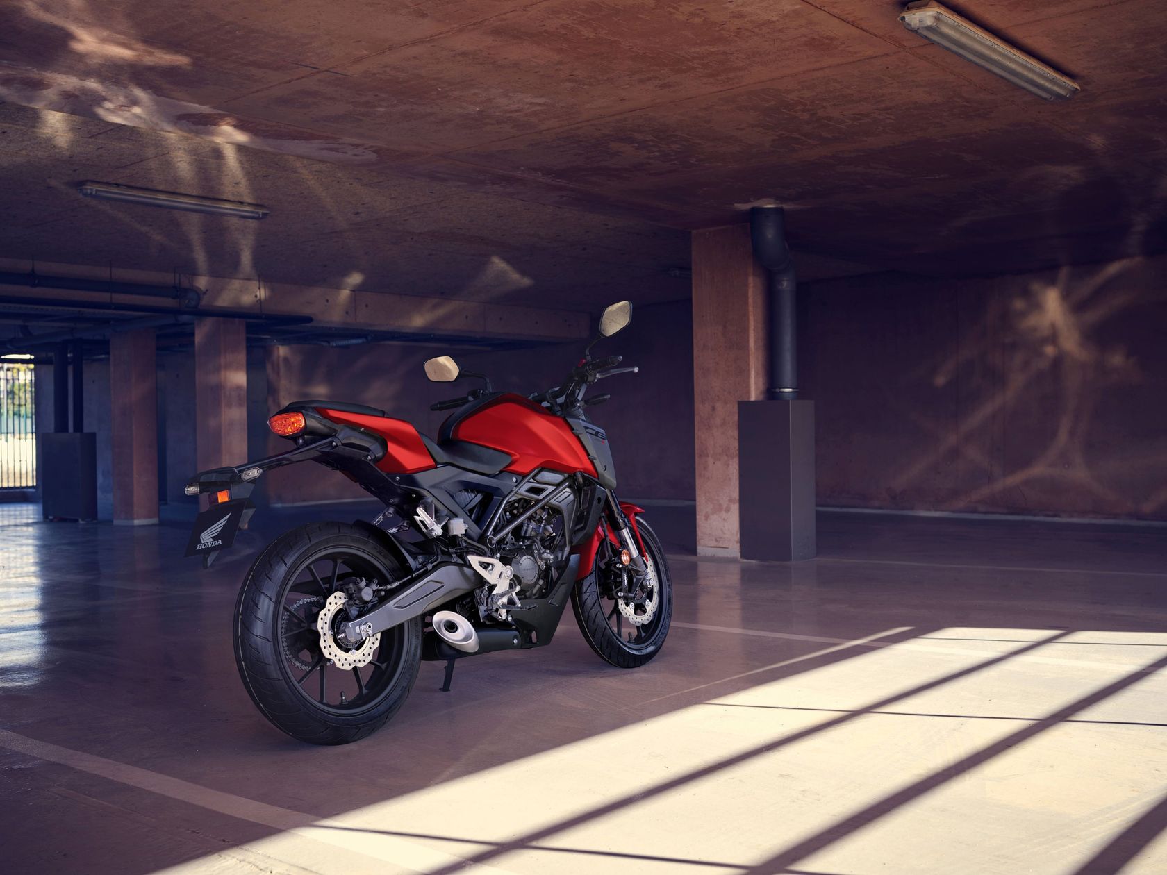 Honda CB125R 2026 vue arrière droit