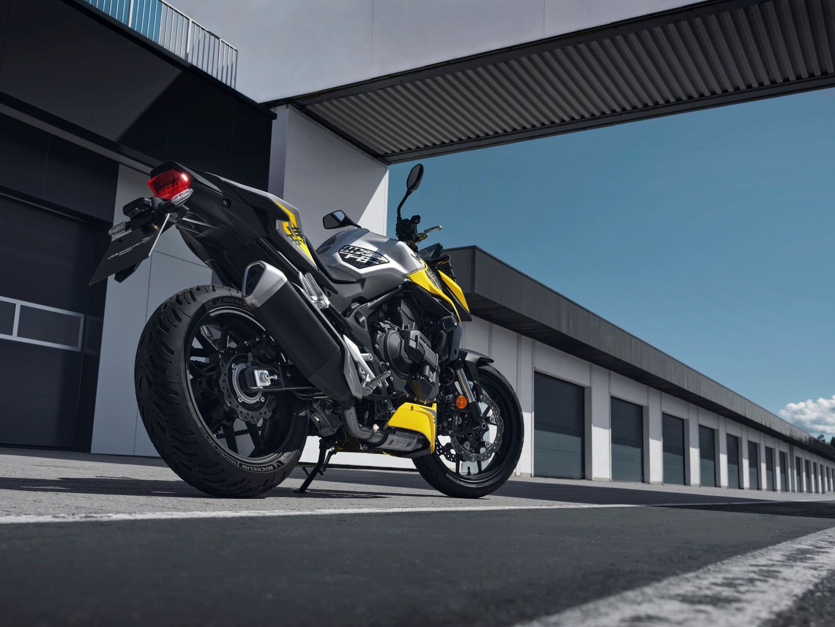 Honda CB750 Hornet 2026 vue arrière droit