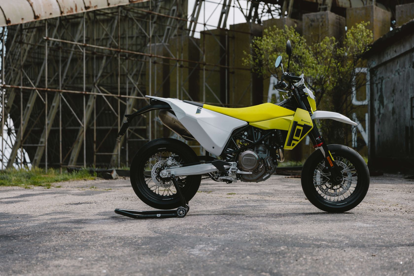 Husqvarna 701 Supermoto 2026 vue de profil